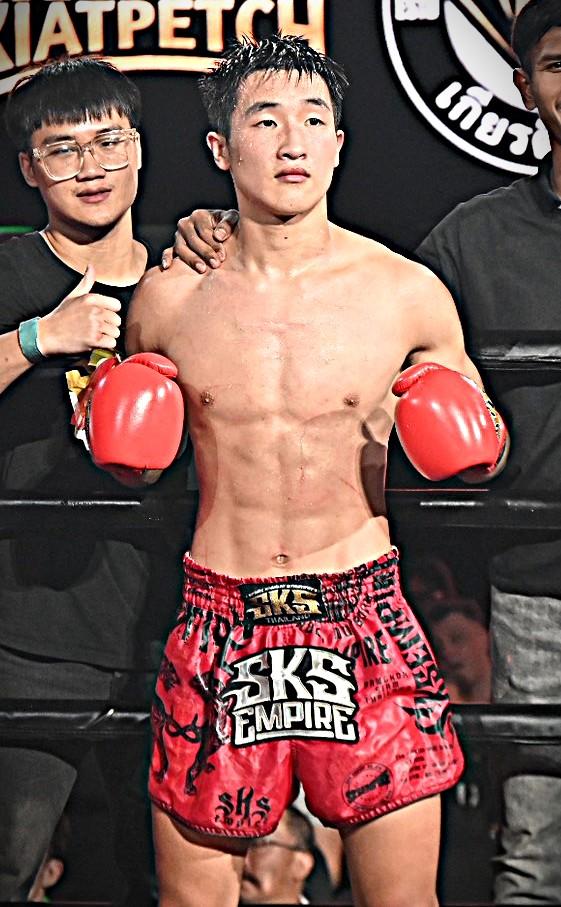 เฮาผิง ไวท์ชาร์คไฟต์คลับ