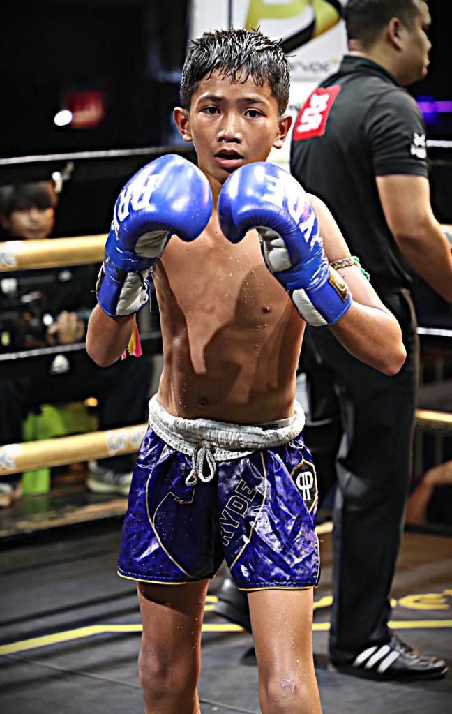 จ้าวมังกร ศิษย์เพชรไทยแลนด์