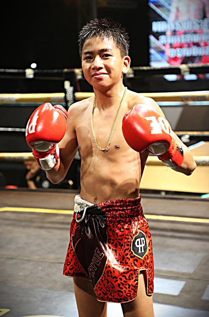 เพชรพระกาฬ สามารถพยัคฆ์อรุณยิมส์