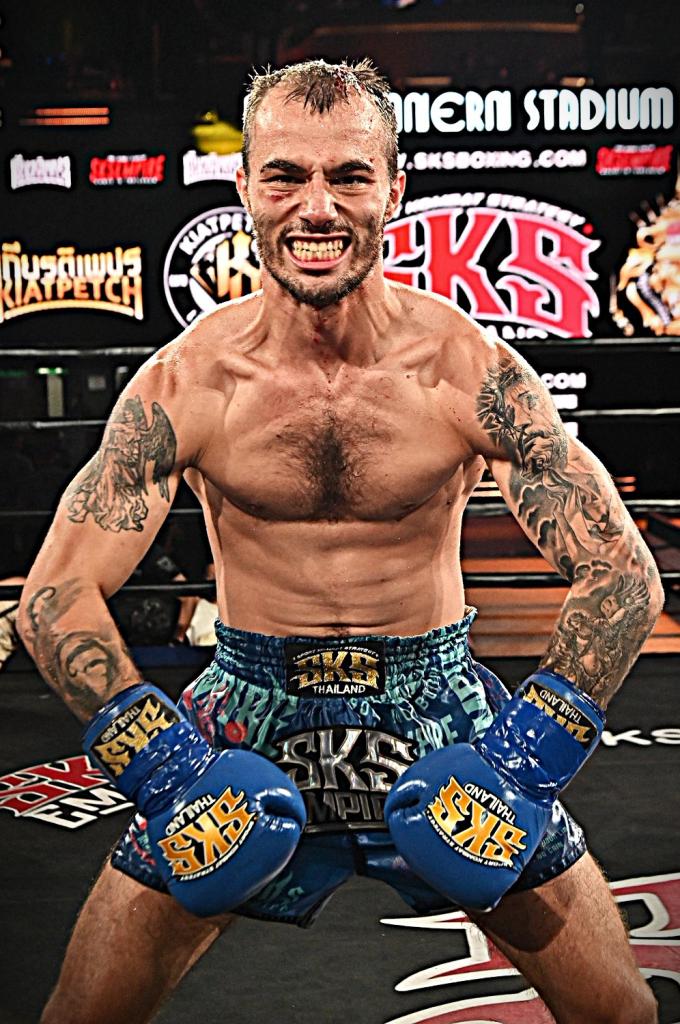 นิโครัส ไซม่อน แฟมิลี่มวยไทยยิม