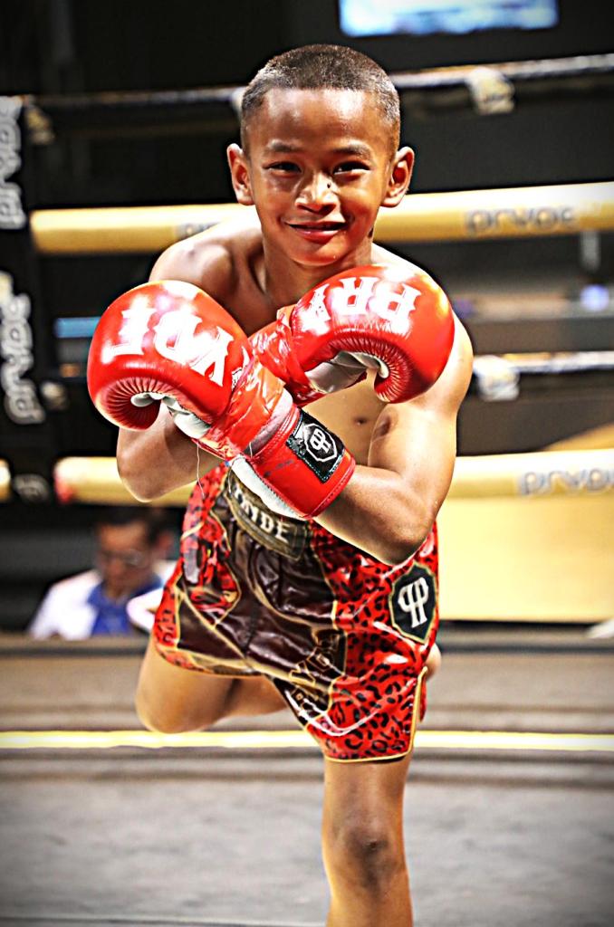 ฉลามดำ เทวฤทธิ์มวยไทย