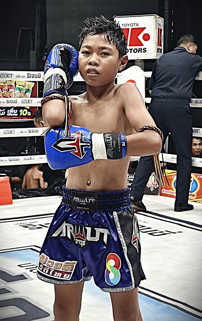 เพชรสัมฤทธิ์ บี.อี.มวยไทย