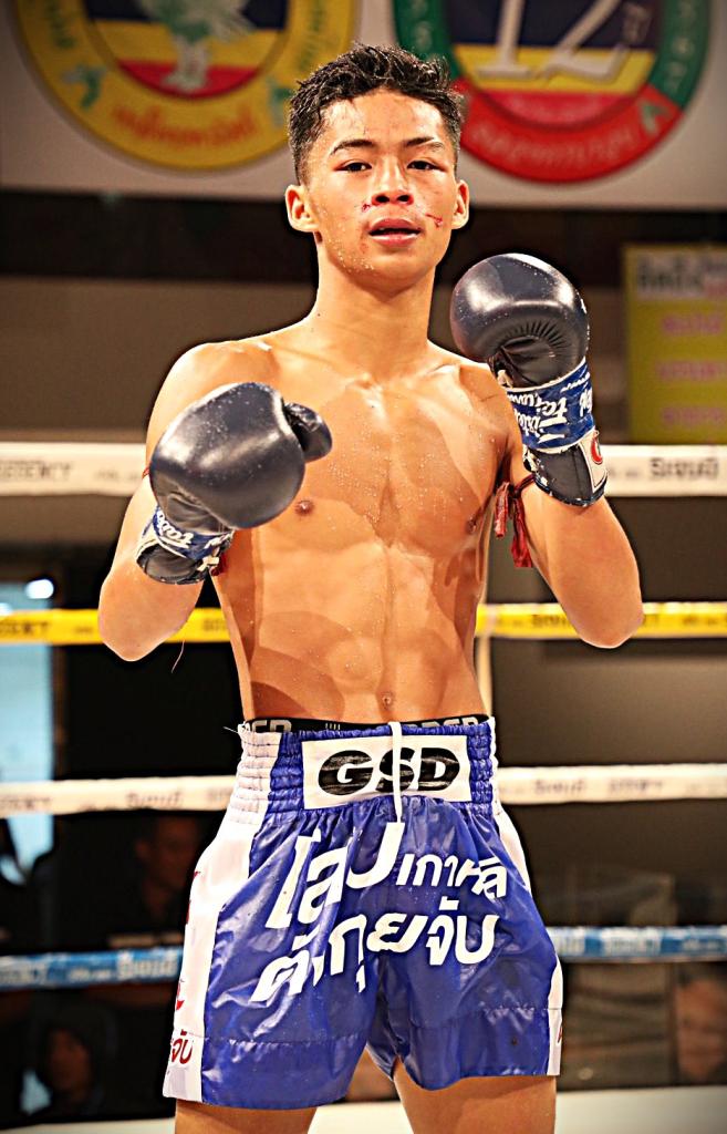 ศิลาลาด สจ.เล็กเมืองนนท์