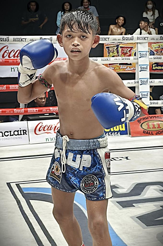 นพเกล้า พร้อมรบมวยไทยแคมป์