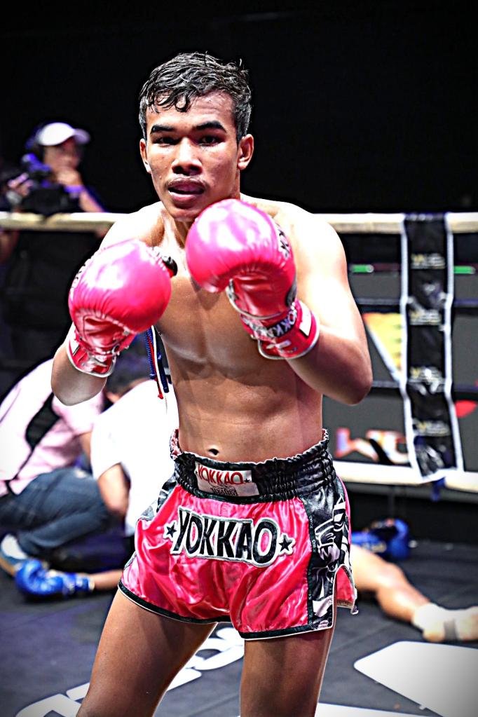 ไก่ดำ แบงค์เมืองนนท์