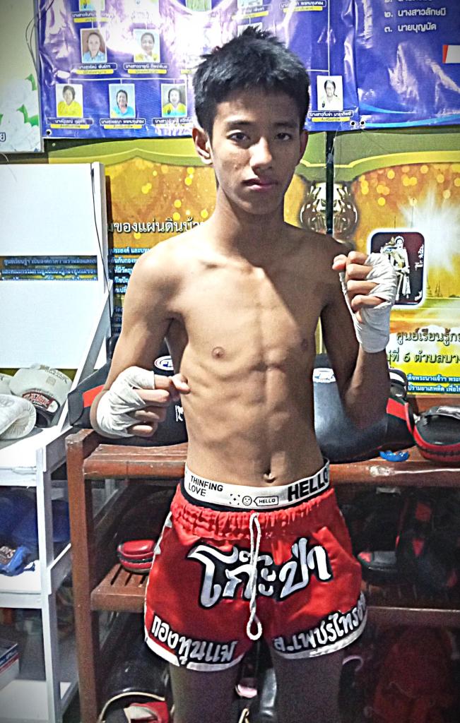 เพชรมรกต ชุมพรมวยไทย