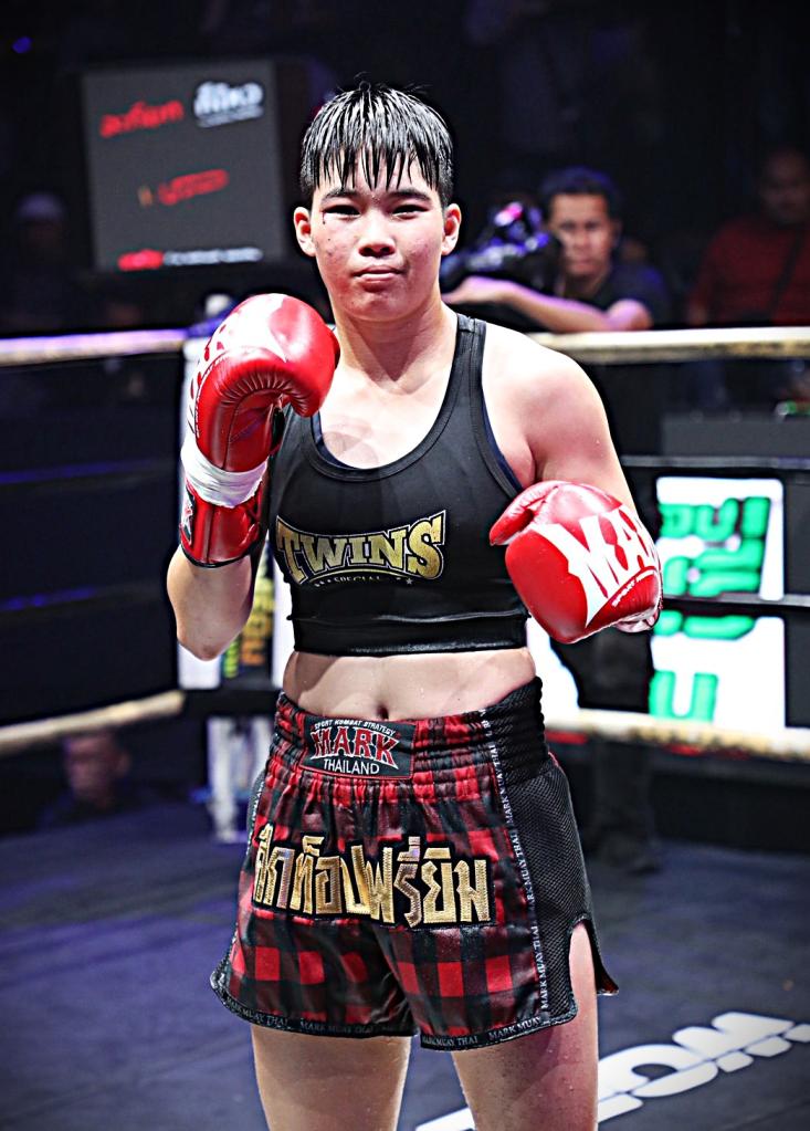 บัวชมพู พ.เมืองเพชร