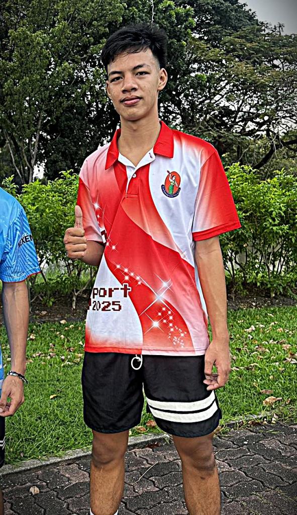 สายฟ้า สมศักดิ์ก่อสร้าง