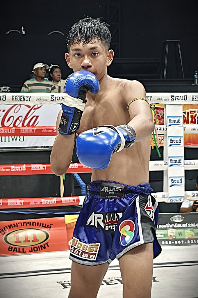 ฉัตรเงินเล็ก พชรยิมส์