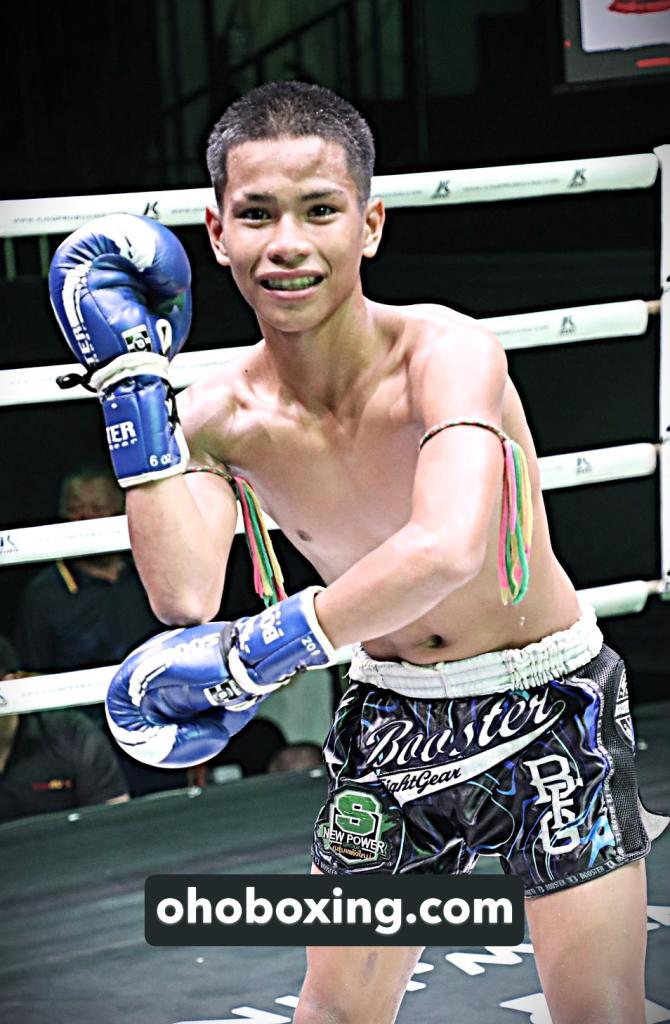 จอมยุทธ ชายกลางยิม