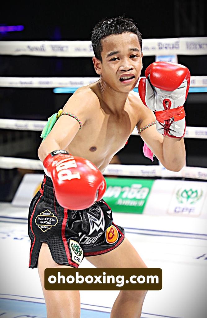 เพชรอะตอม เกียรติจำรูญ