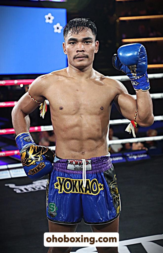 พร้อมเผด็จ ลูกสวนออโต้มวยไทย