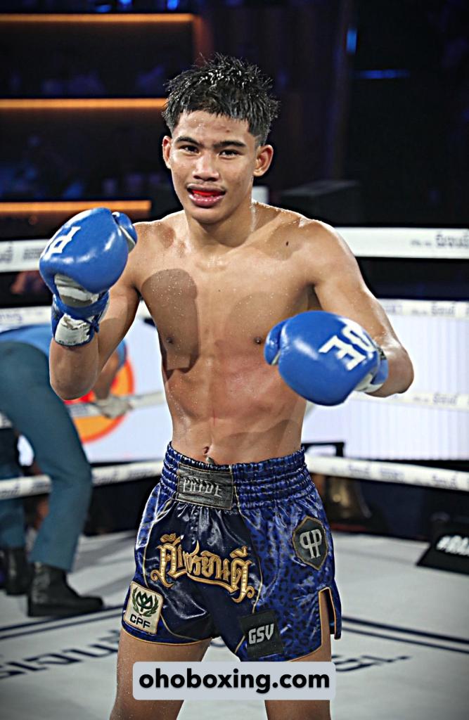 ฉัตรเงินเล็ก ปานนิวัฒน์มวยไทยยิมส์