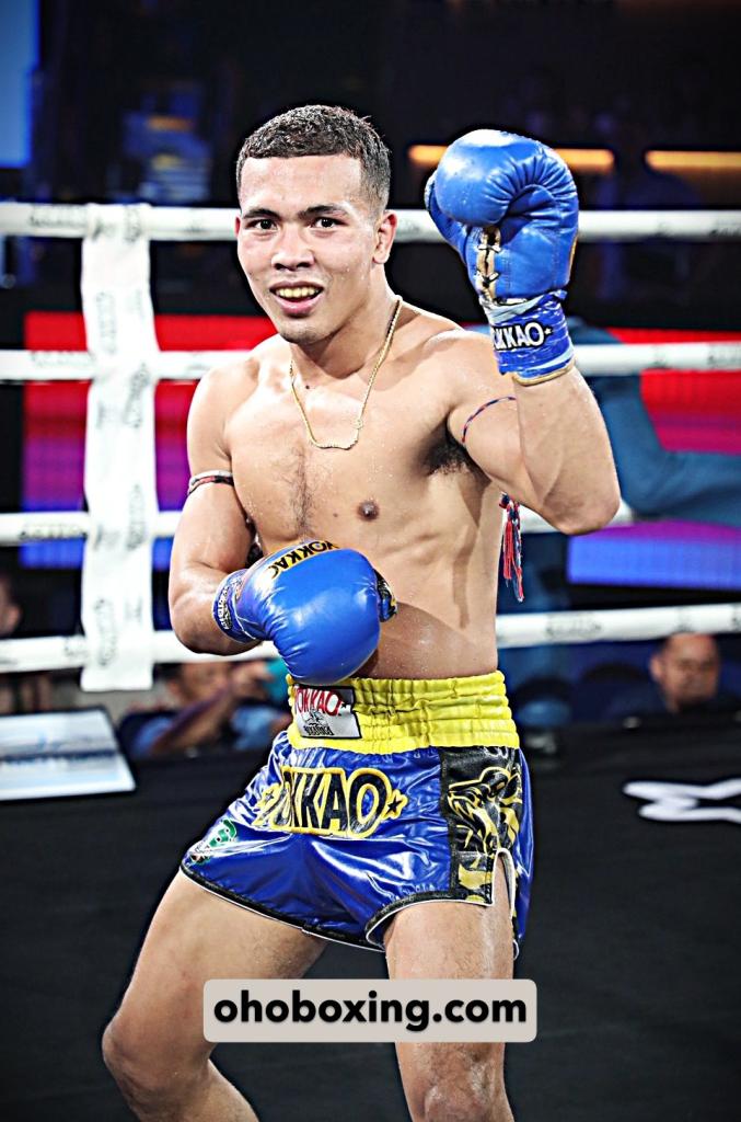 กริชเพชร พี.เค.แสนชัยมวยไทยยิม