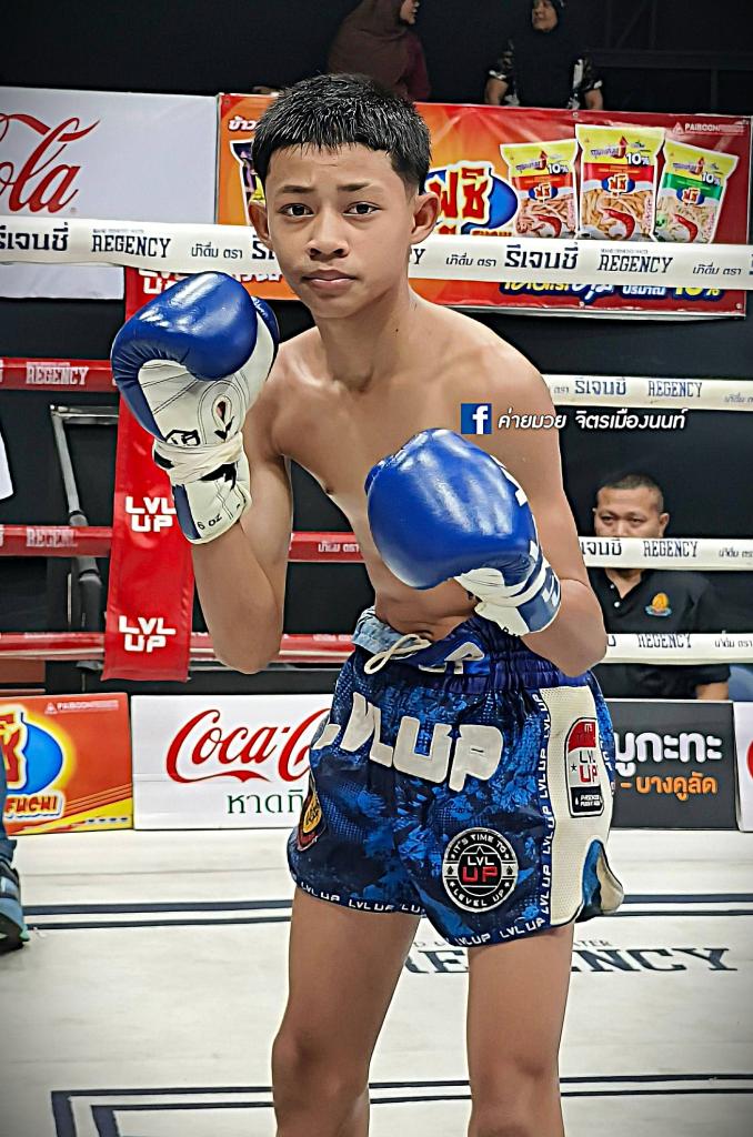 ฉัตรเพชร ปานนิวัฒน์มวยไทย