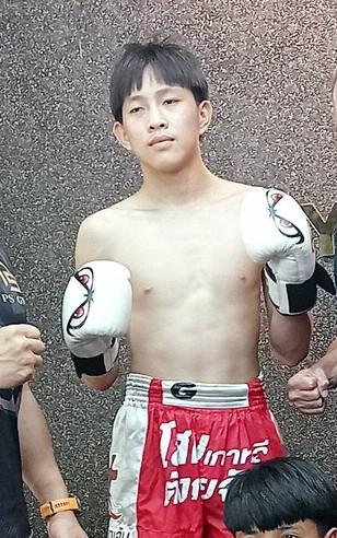 สมิงขาวเล็ก เยาวชนมวยไทยยิม