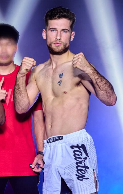 อีธาน บร็อกเค็ต