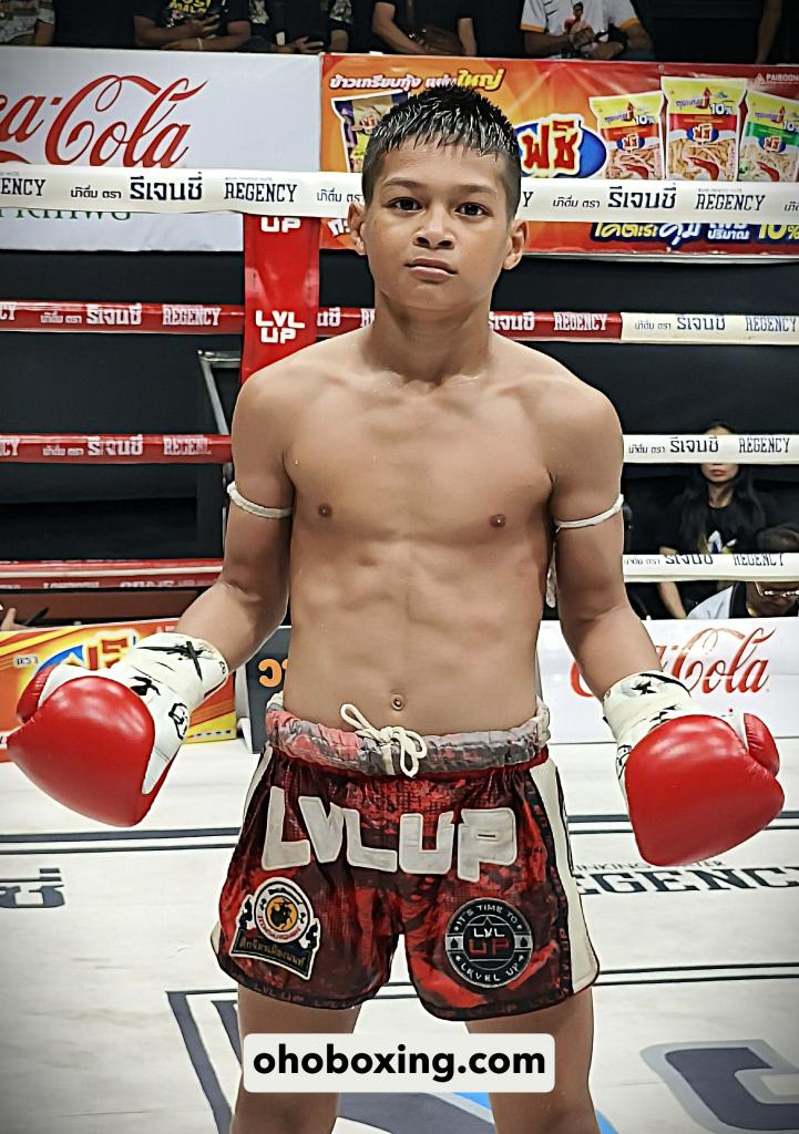 เพชรรัฐภูมิ บอสชายมีตังค์เจมส์