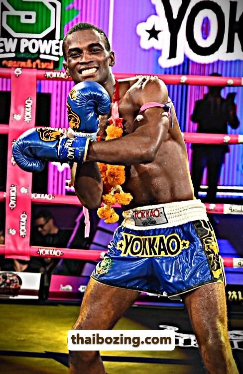 บัวเขียว ภูเก็ตไฟต์คลับ