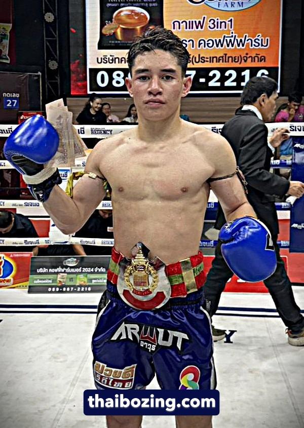 ฉลามขาว จิตรเมืองนนท์