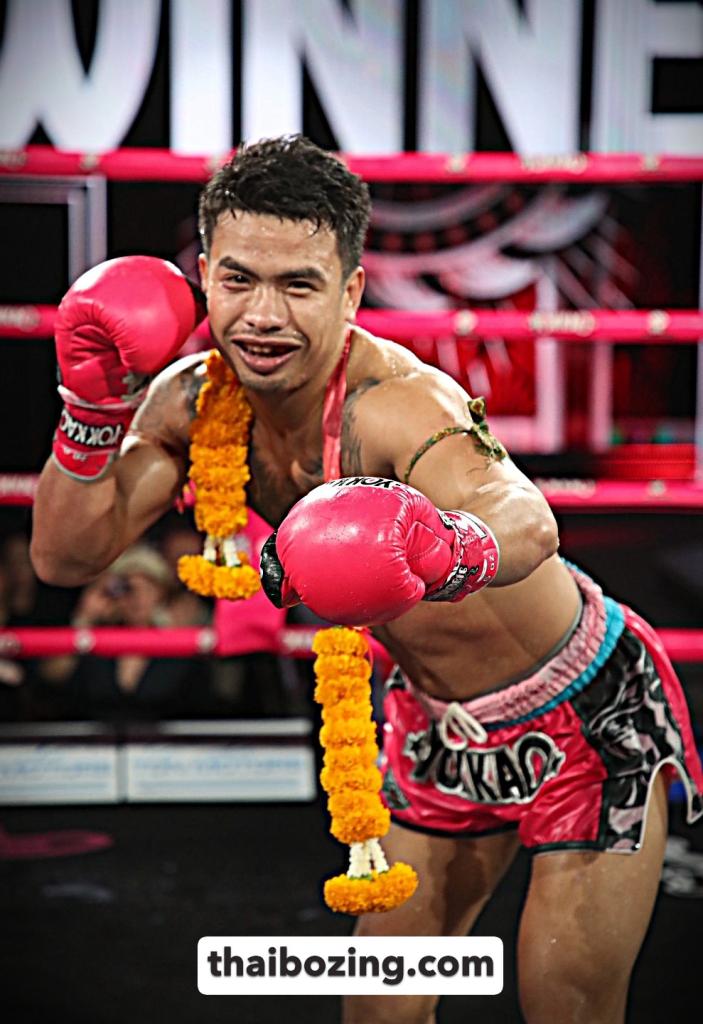 ธงไทย พี.เค.แสนชัยมวยไทยยิม