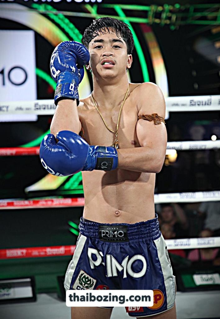 บัลลังก์เพชร เปิ้ลนคร