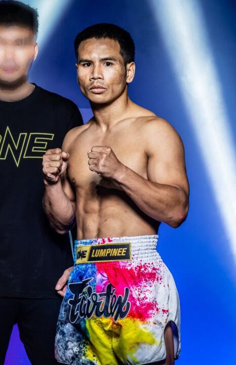 ยอดเหล็กเพชร อ.อัจฉริยะ