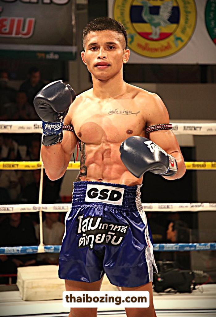 เพชรมงคล ศูนย์กีฬาห้วยต้ม