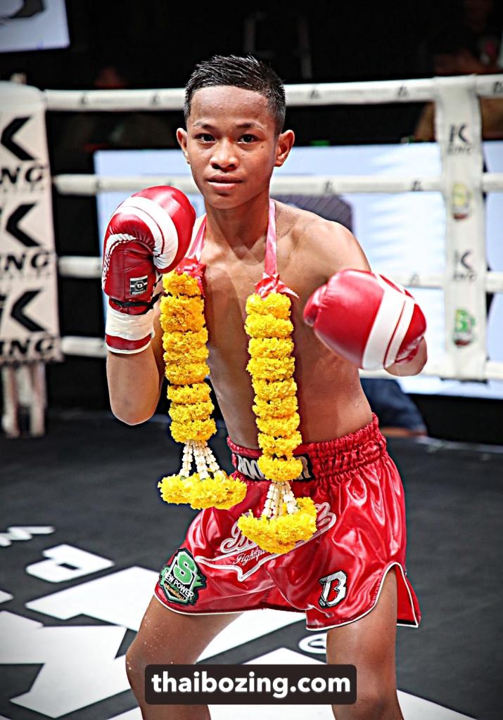 พลายดำ ธนพลรีสอร์ท