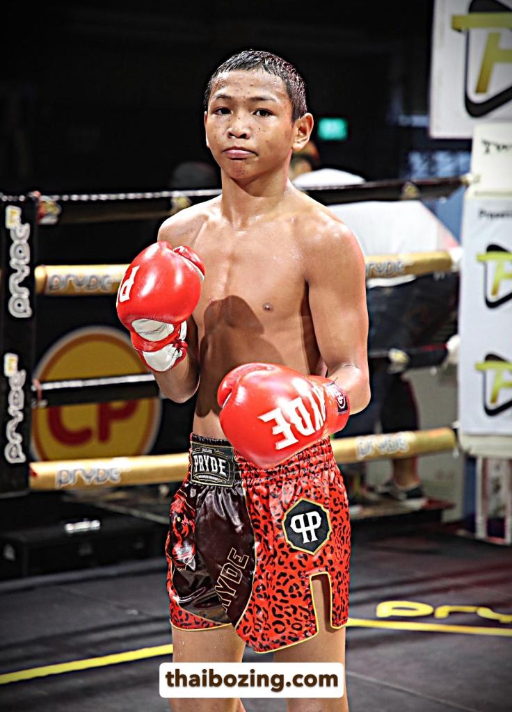 เพชรประกาย ศิษย์หลวงพี่น้ำฝน