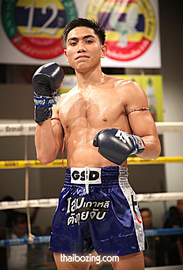 ไนท์ฮอว์ก ราชานนท์