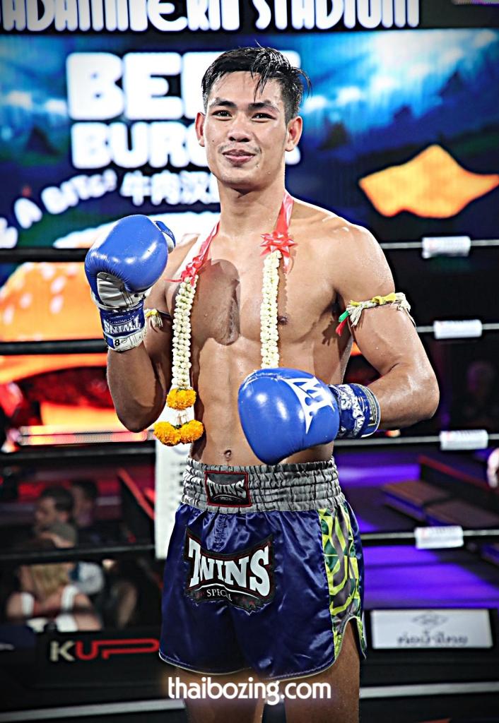 เพชรพญาไท แสงมรกต