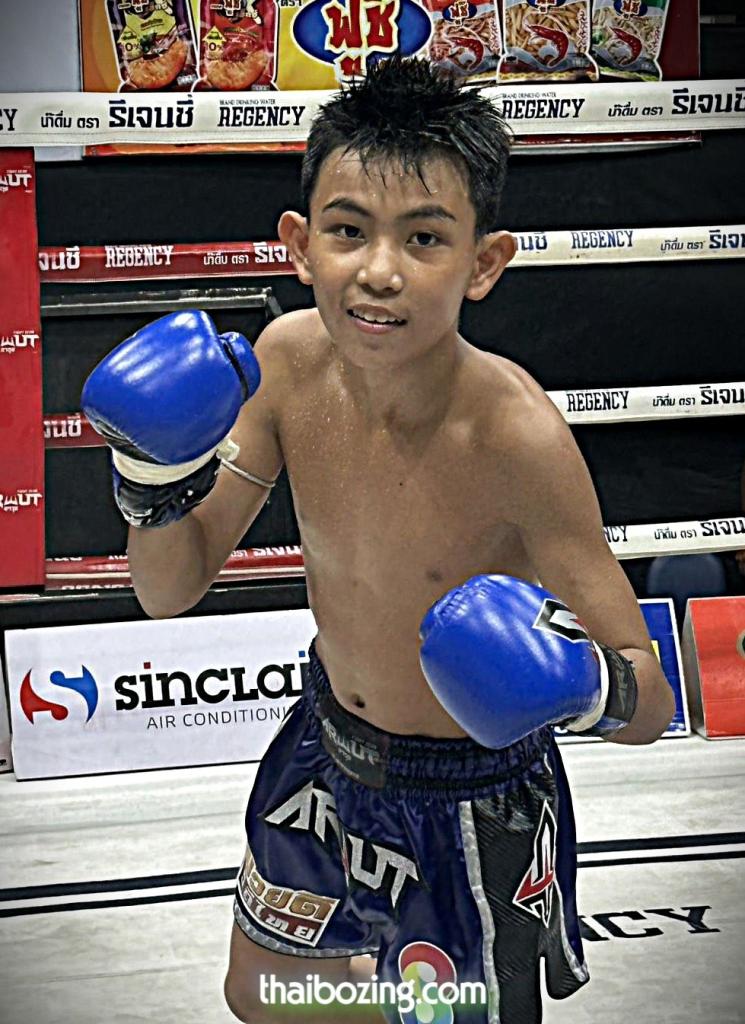 เพชรอำนาจ แสงมรกต