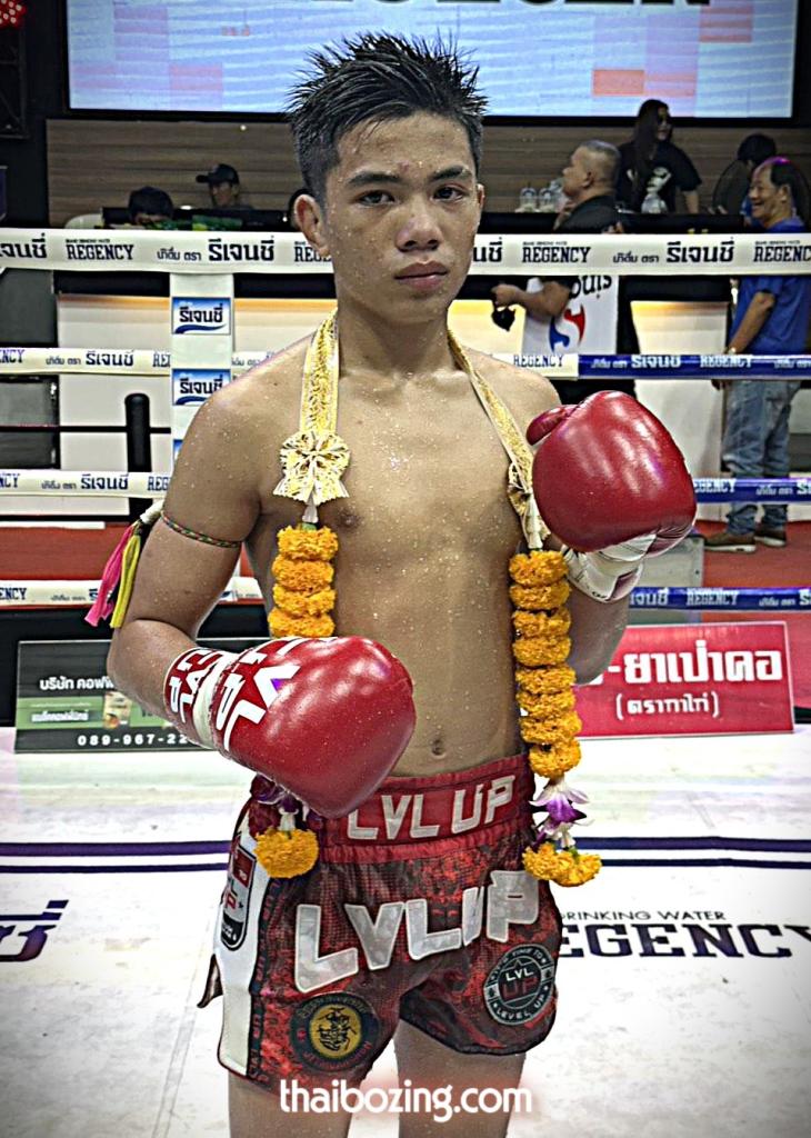 เก้าโพธิ์แดง ศักดิ์แสนพันธ์