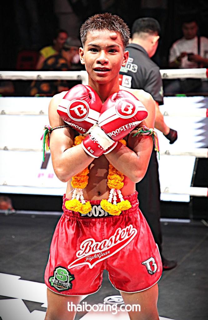 จอมยุทธ ชายกลางยิม