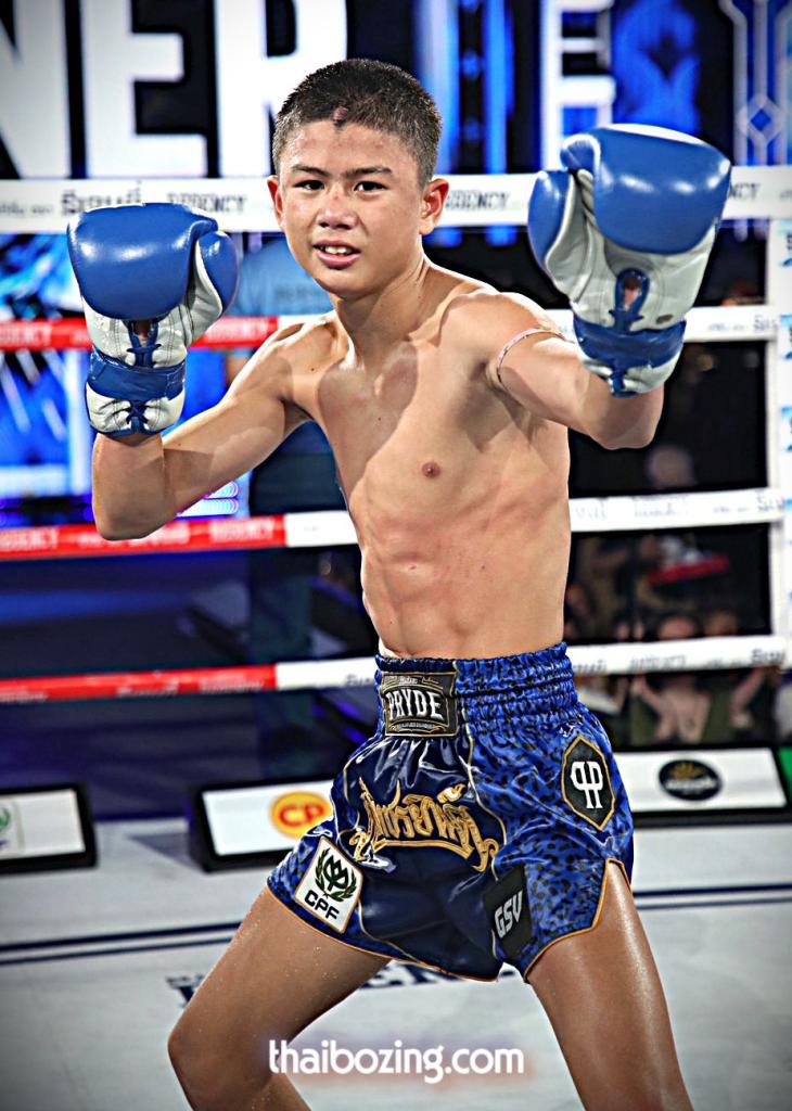 เป็นดาว บ.รุ่งโรจน์