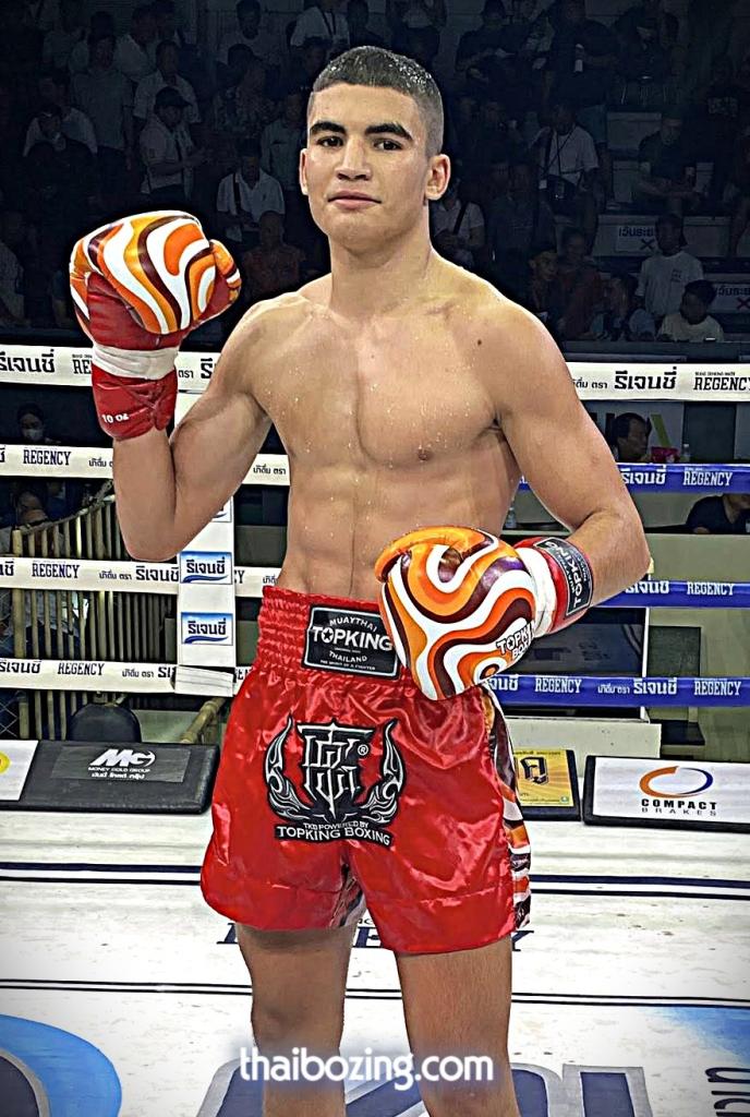 เพชรสอง เพชรมวยไทยยิม