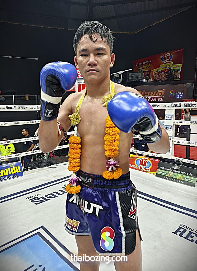 เหนือพยัคฆ์ ศิษย์ปัญญา