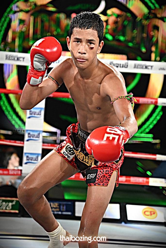 ตวงเพชร เกียรติฉัตรชัย