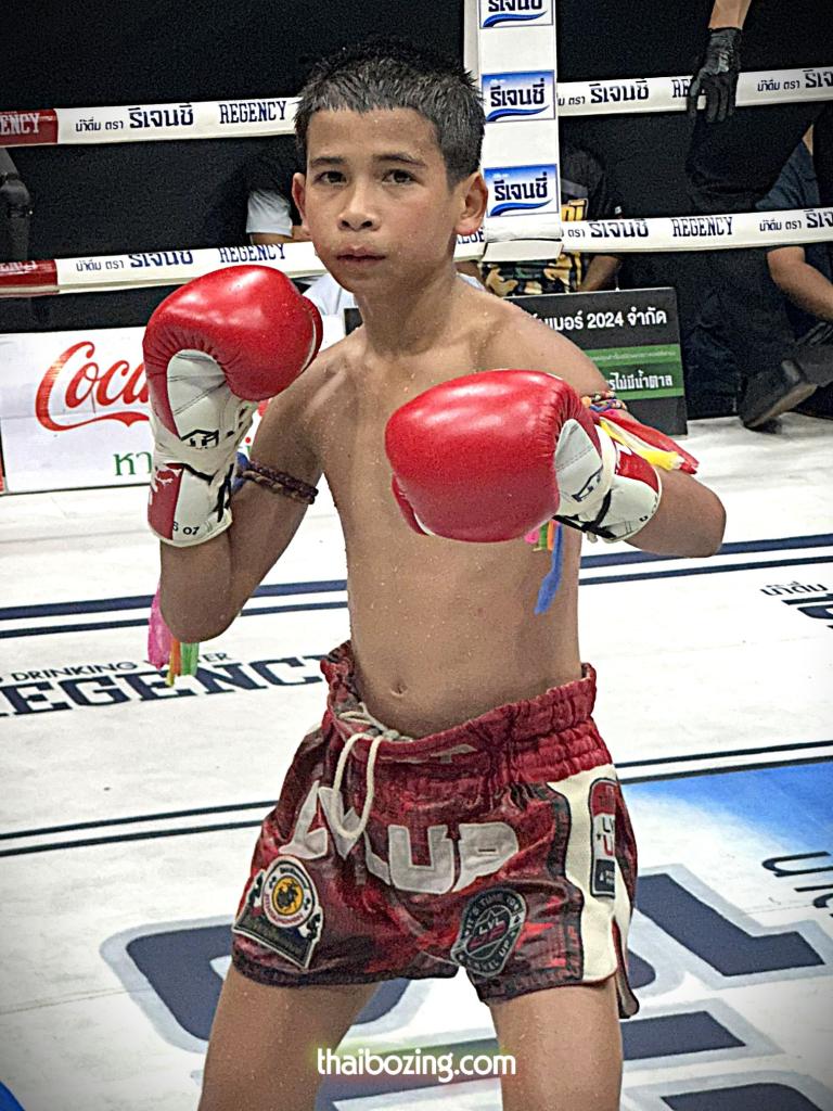 แสบสนิท ศิริลักษณ์มวยไทย