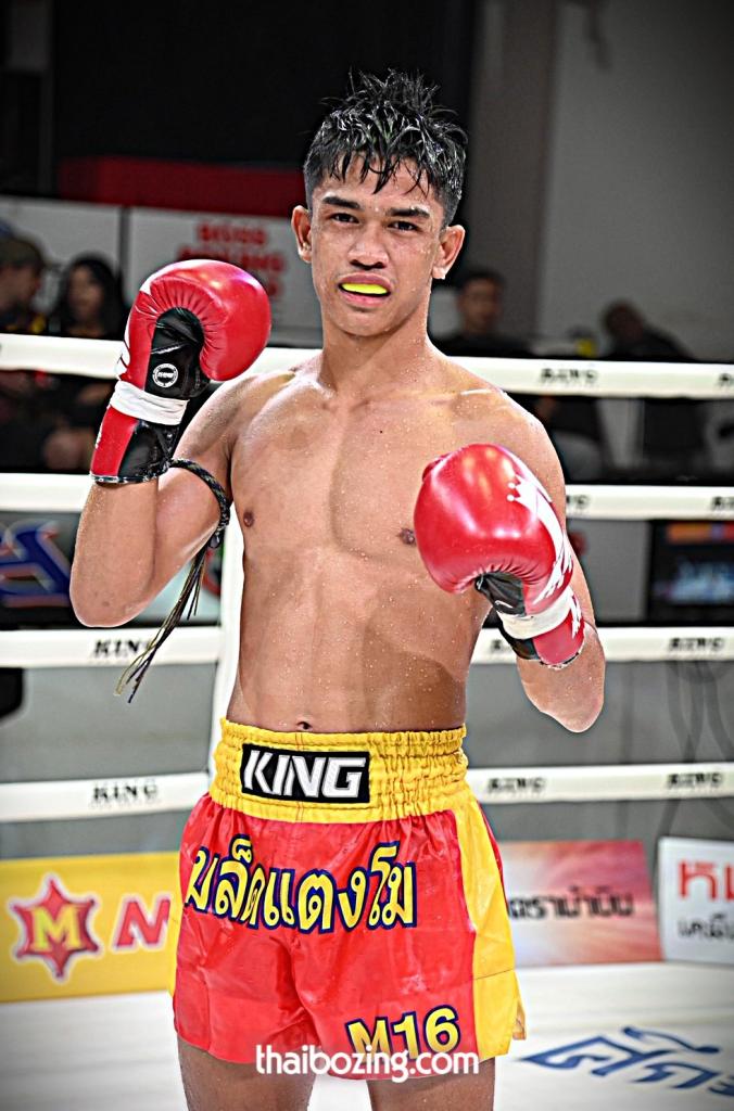 พลังทรัพย์ ลานนาโฮมสเตแอนเรสเตอร์รอง