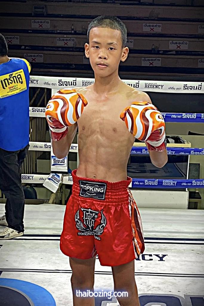 เด่นเหนือเล็ก นายกสร้อยเวียงยอมลำพูน