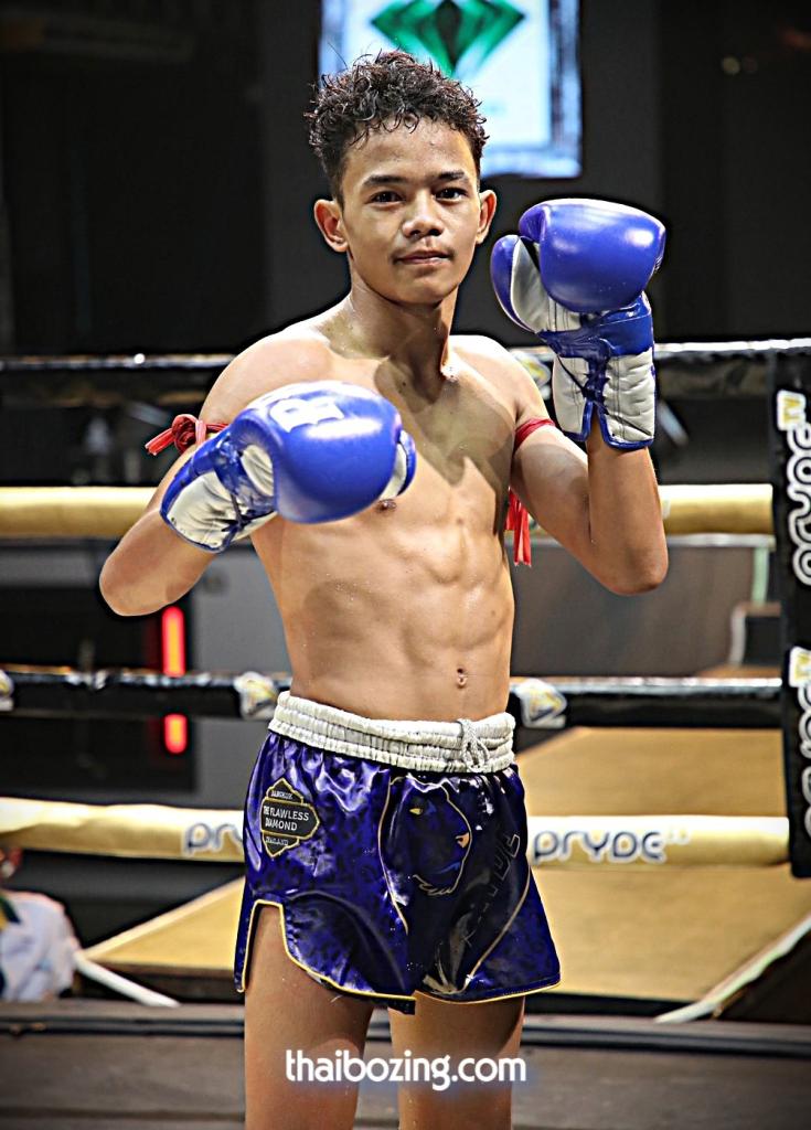 อภิเดช จันทร์งามรีสอร์ท