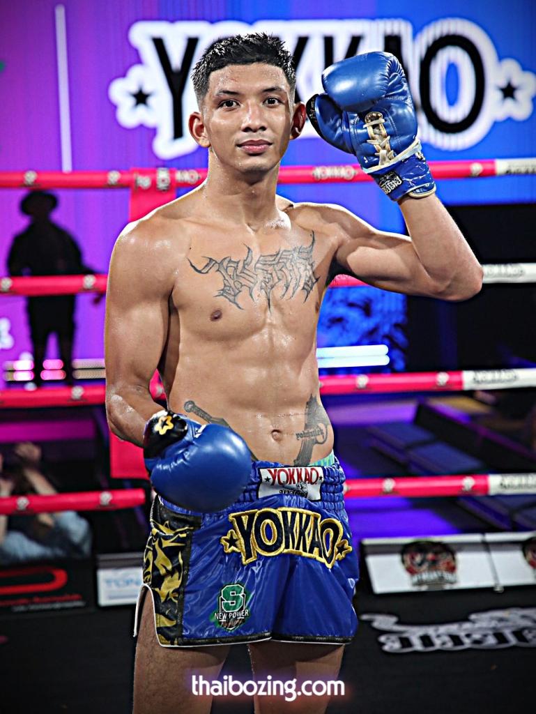 ยอดฉัตรเล็ก ศิษย์ไชโย