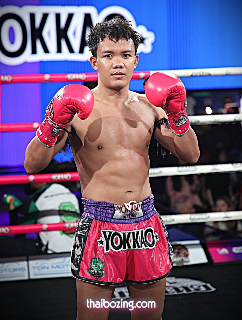 แอร์โรว์ ไรซิ่งมวยไทย