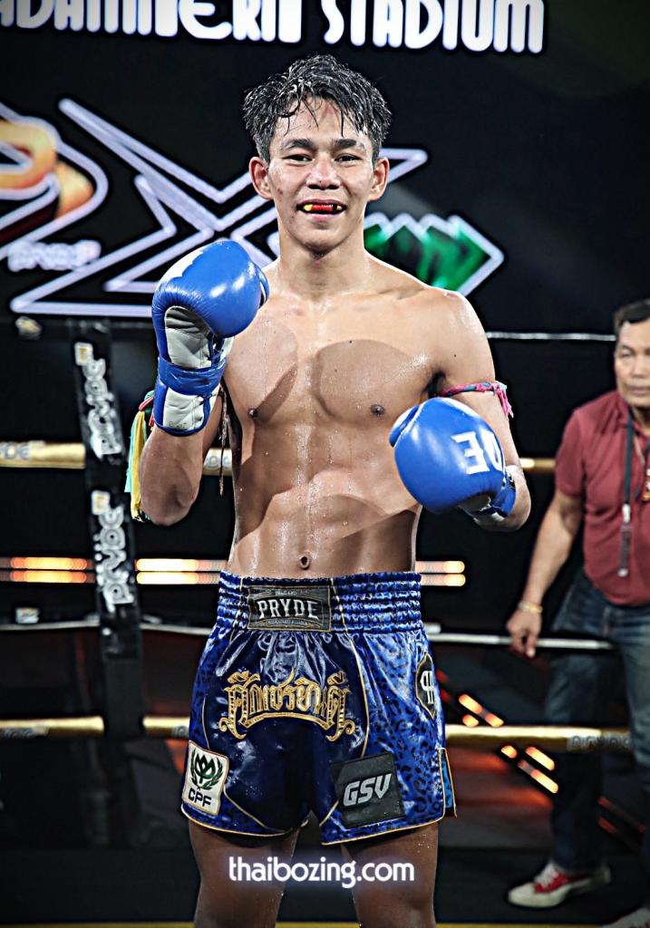 มังกรเหล็ก เปิ้ลนคร