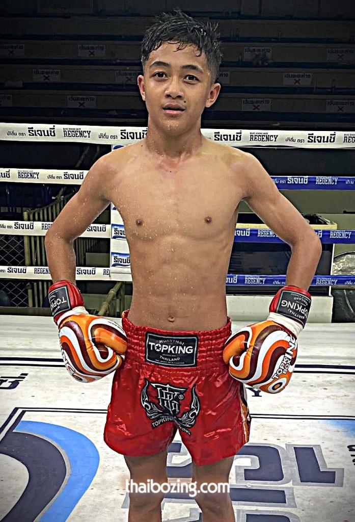 เหลี่ยมพยัคฆ์ จงเจริญมวยไทย