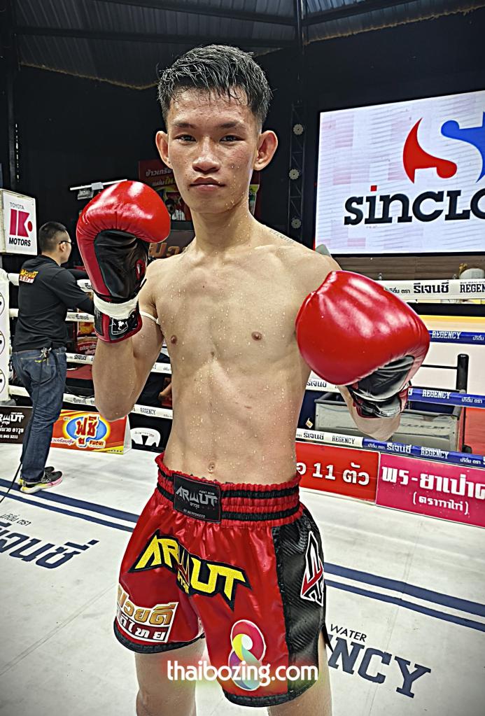 ยุทธจักร ตลาดคนเดินเพลินเมืองพล