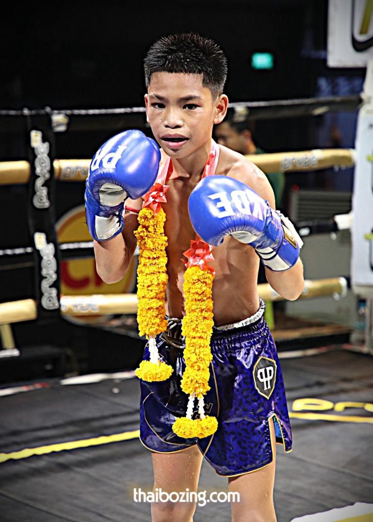 เดชสิงห์ดำ ตาลสุมมวยไทยยิม