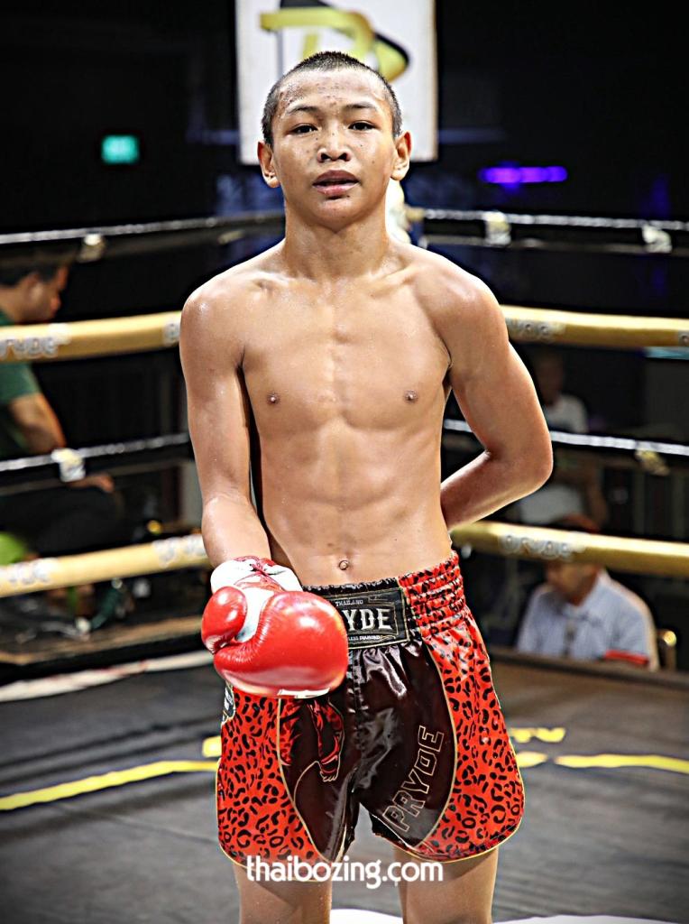 เพชรประกาย ศิษย์หลวงพี่น้ำฝน